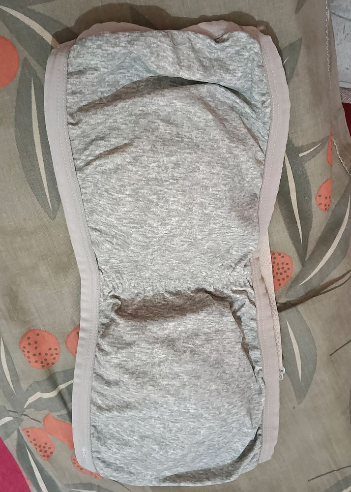 Off Shoulder Grey Sports Bra.. With Detachable Cups Attached.. And Adjustable Straps At The Back
