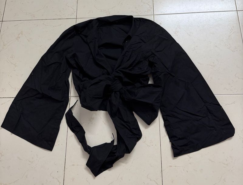 Chic Black Tie-Front Crop Top