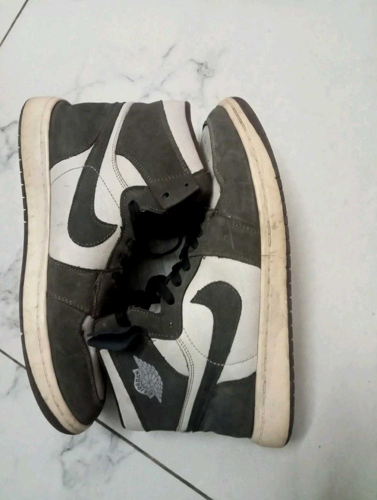 NIKE AIR JORDAN RETRO HIGH SNEAKERS 👟