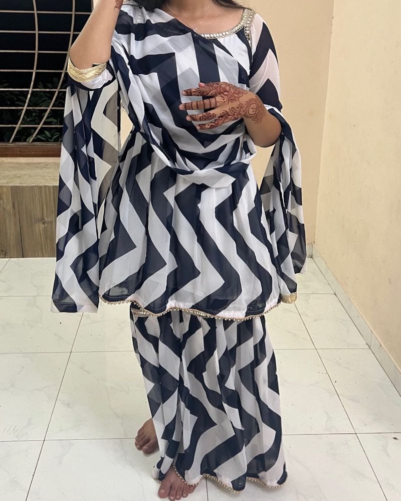 Striped sharara