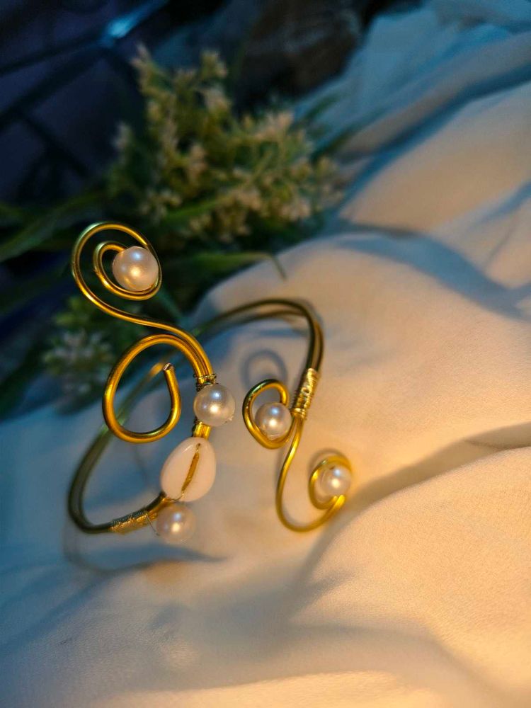 Elegant Gold Pearl &amp; Cowrie Shell Cuff🫠🎀