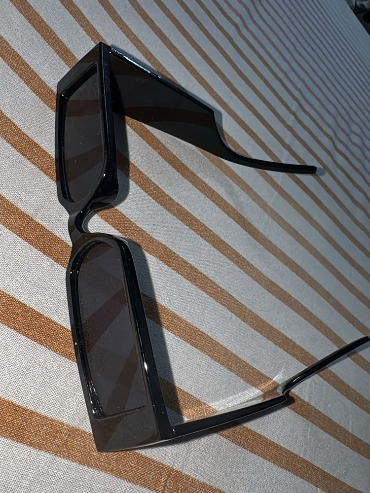 Chic Black Sunglasses