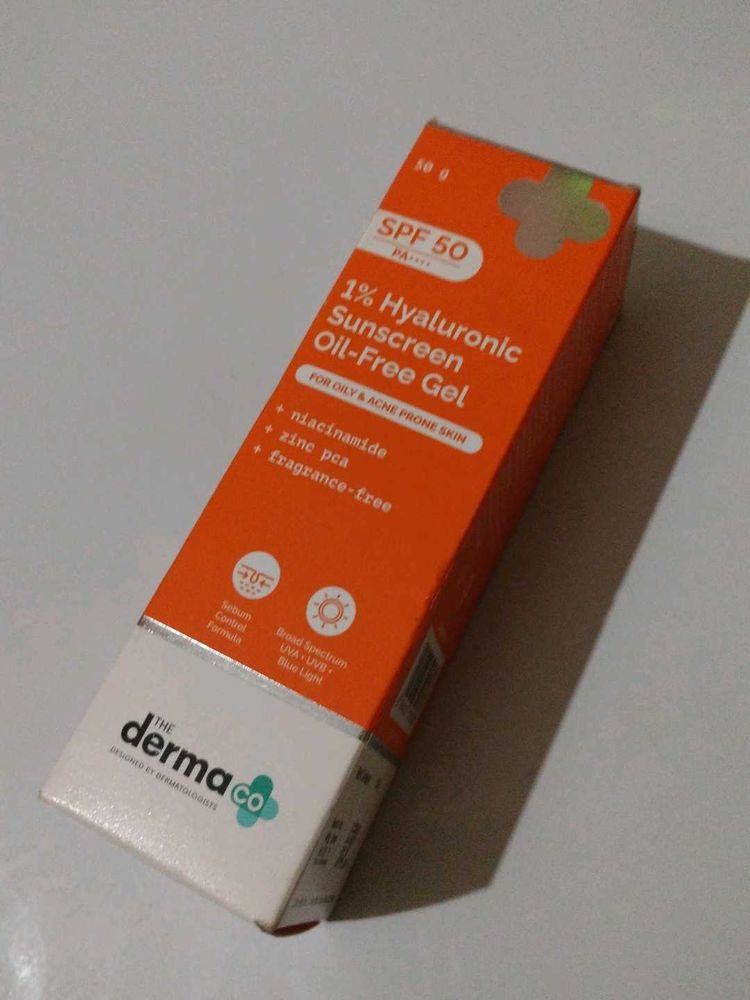 The Derma Co Hyaluronic Sunscreen Gel SPF 50