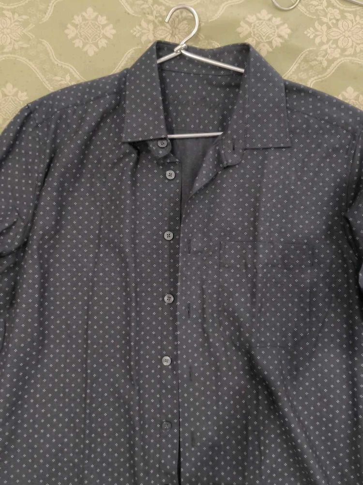 Men's Patterned Button-Up Shirt