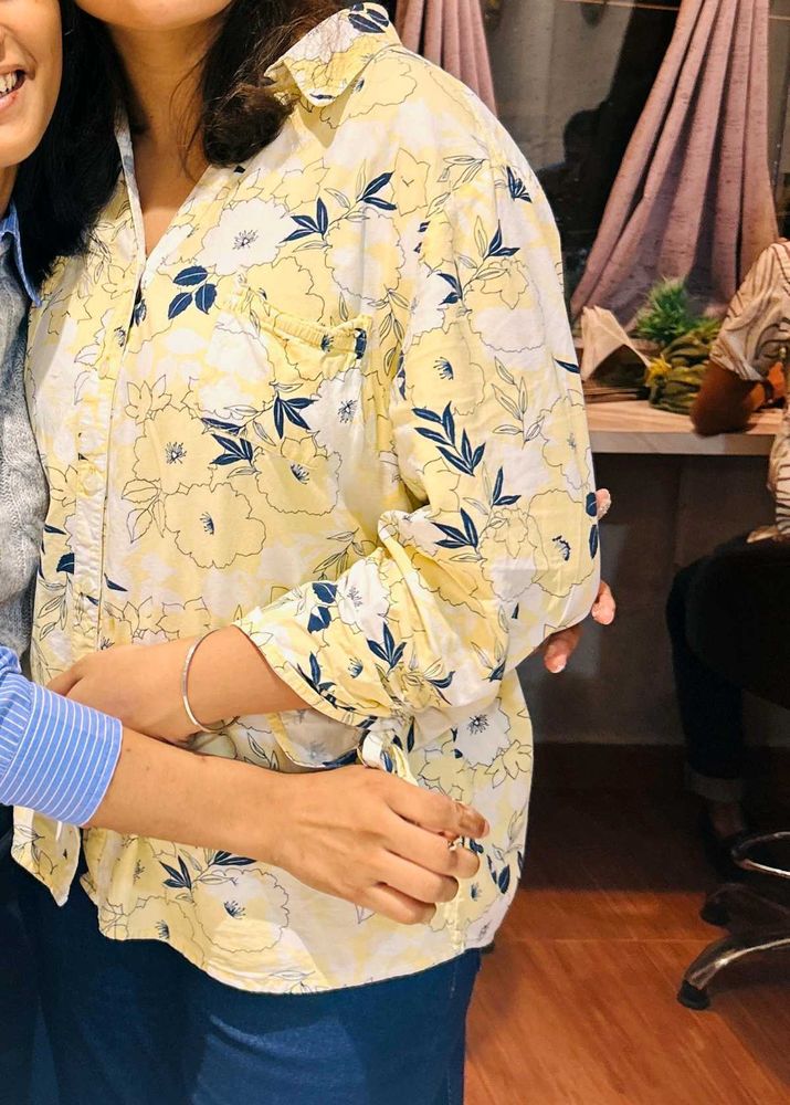 Chic Floral Print Button-Up Shirt