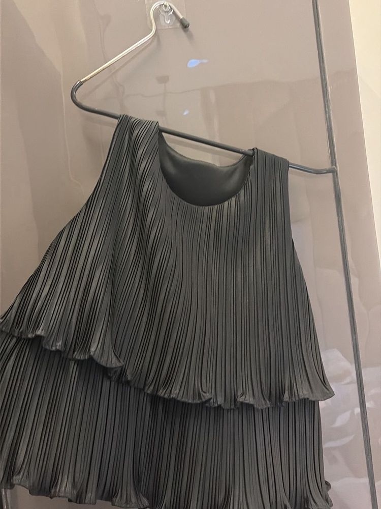 Pleated Tiered Sleeveless top