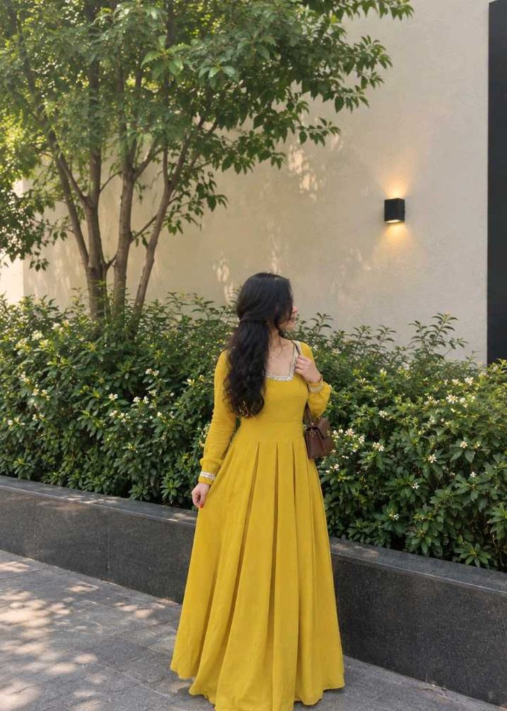 ✨Yellow Ethnic Gown mirror work lace 🪷🦢🌟