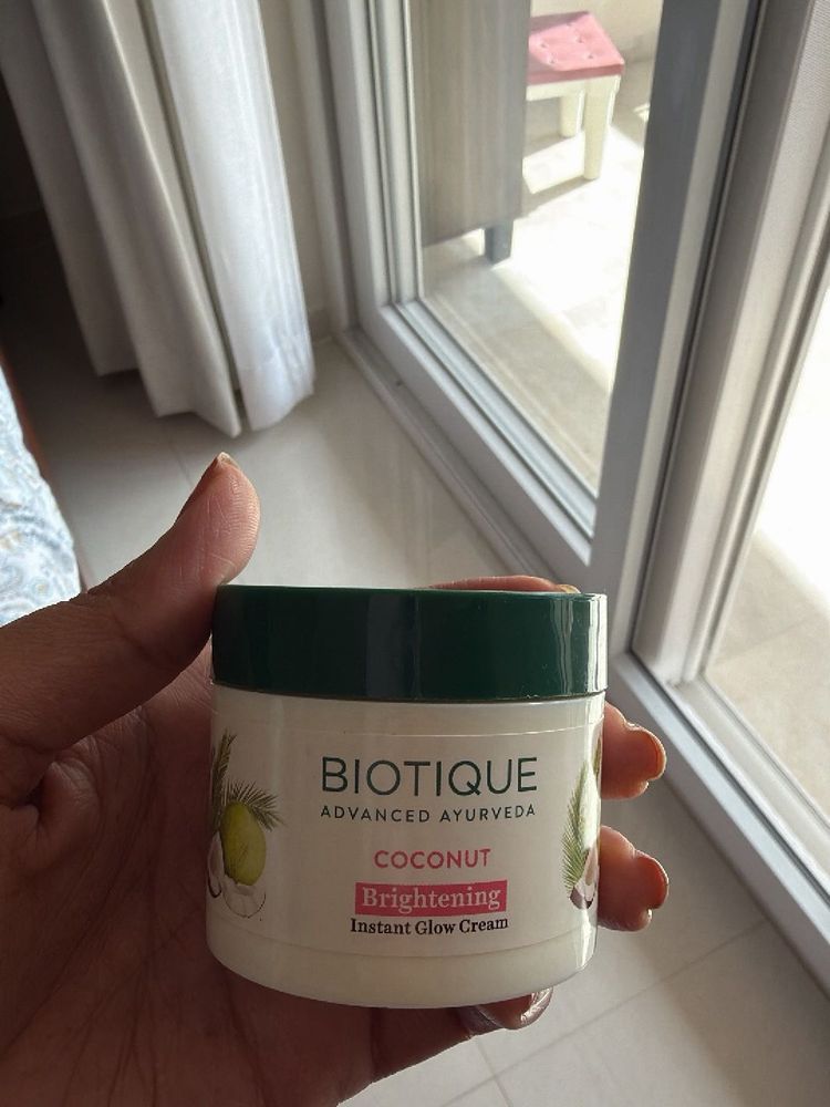 Biotique Coconut Brightening Instant Glow Cream