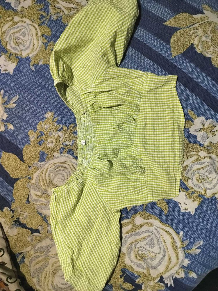 Chic Green Gingham Puff Sleeve Top