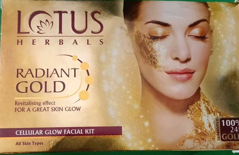 Lotus Herbals Radiant Gold Facial Kit