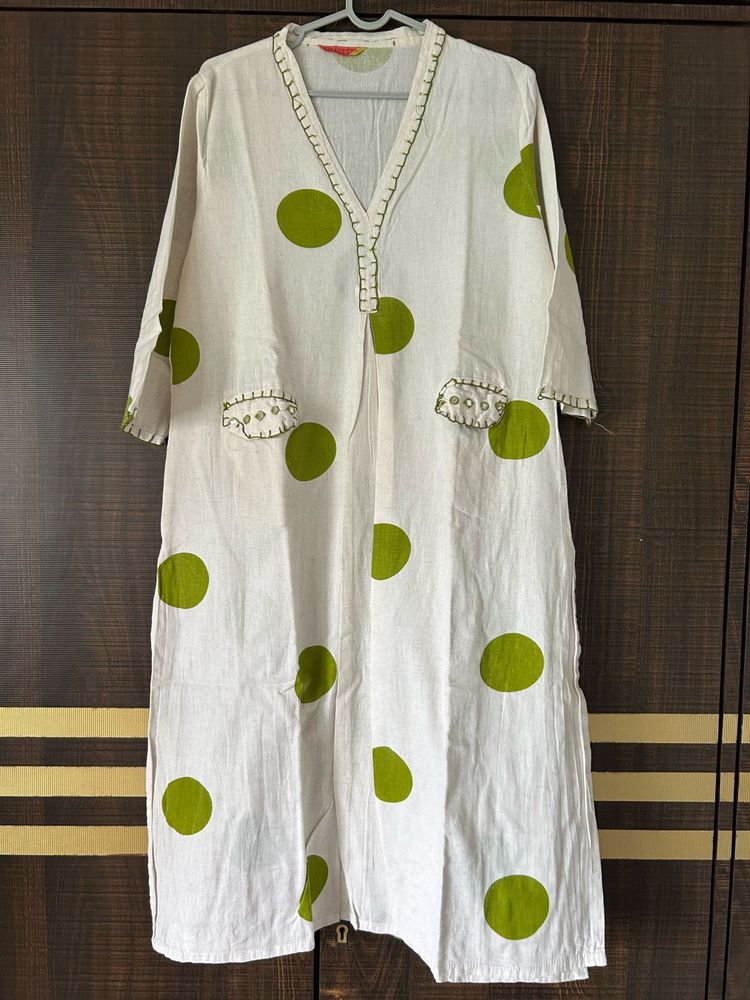 Off White Kurta set with Green Polka Dots