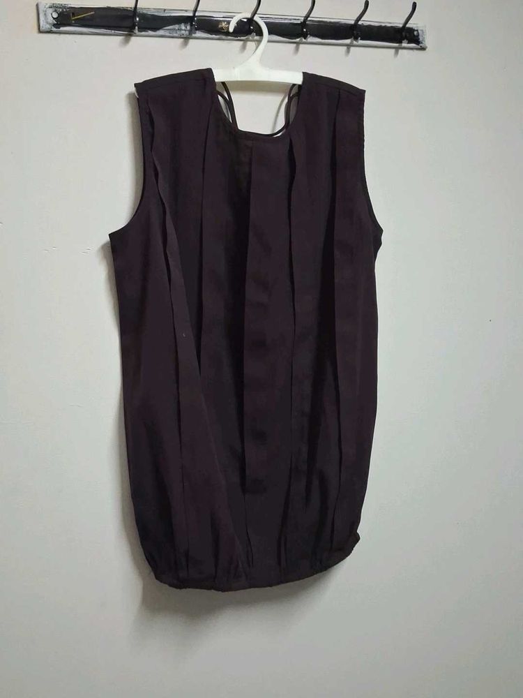Chic Dark Purple Sleeveless Pleated Top | Back Str