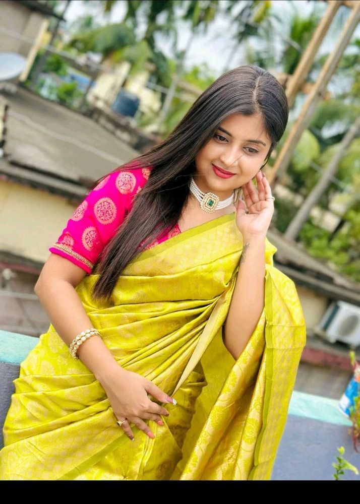 free shipping Vibrant Yellow Silk Saree with blous