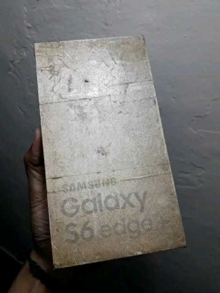 Samsung Galaxy S6 Edge+ Box
