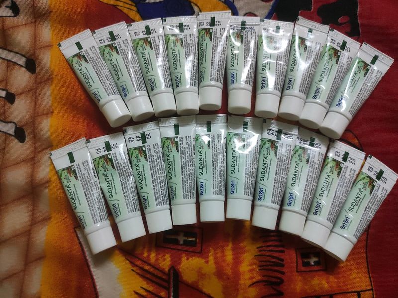 SriSri Tattva Sudanta Toothpaste