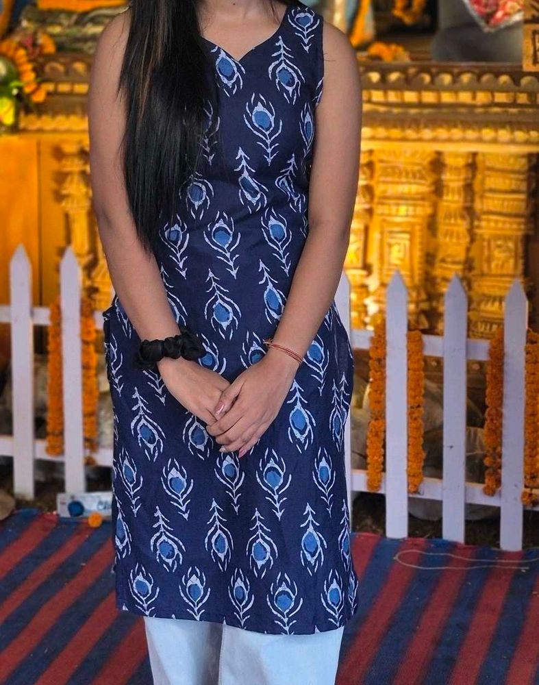 Stylish Blue Peacock Feather Print Kurta