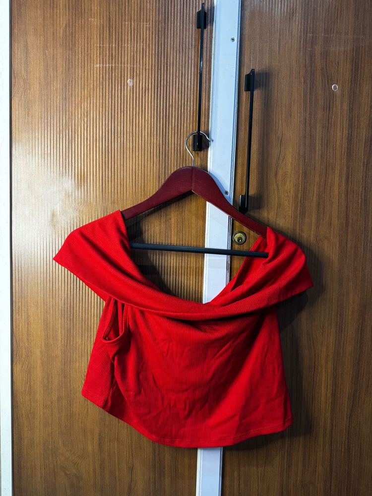 h&amp;m Red off shoulder top