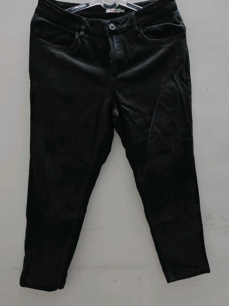 Black Cropped Jeans