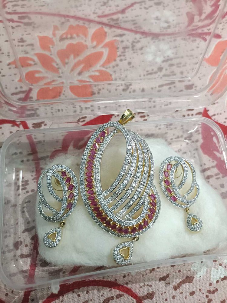 Designer Pendant &amp; Earring Set