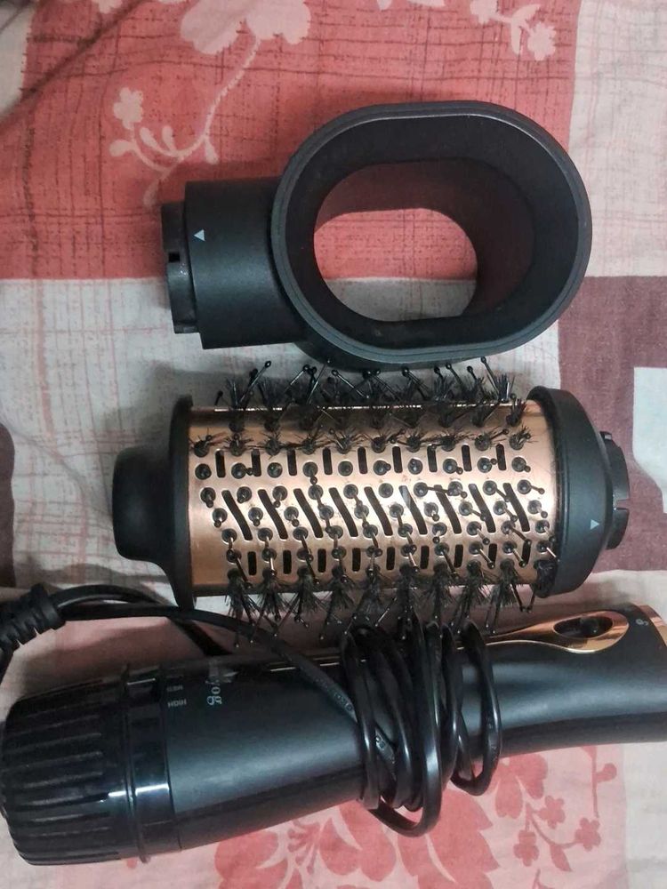 urbanyogs make me bold blow dryer brush
