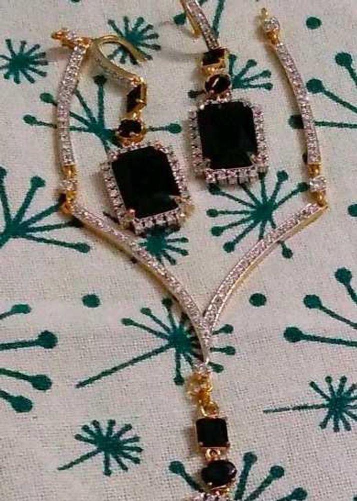 ad Elegant Black &amp; Gold Jewellery Set