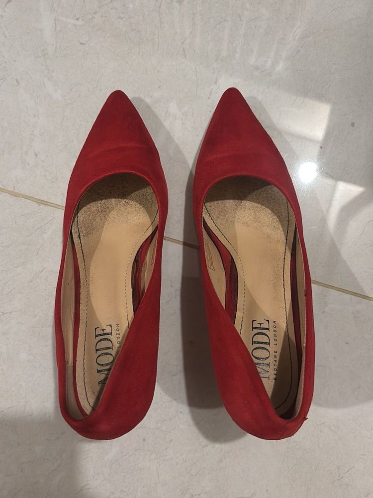 Chic Red Suede Pointed Toe Heels