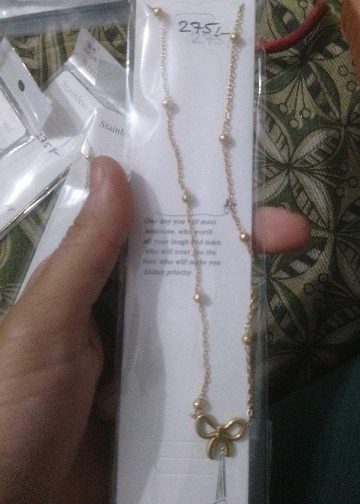 Golden  Bow Necklace