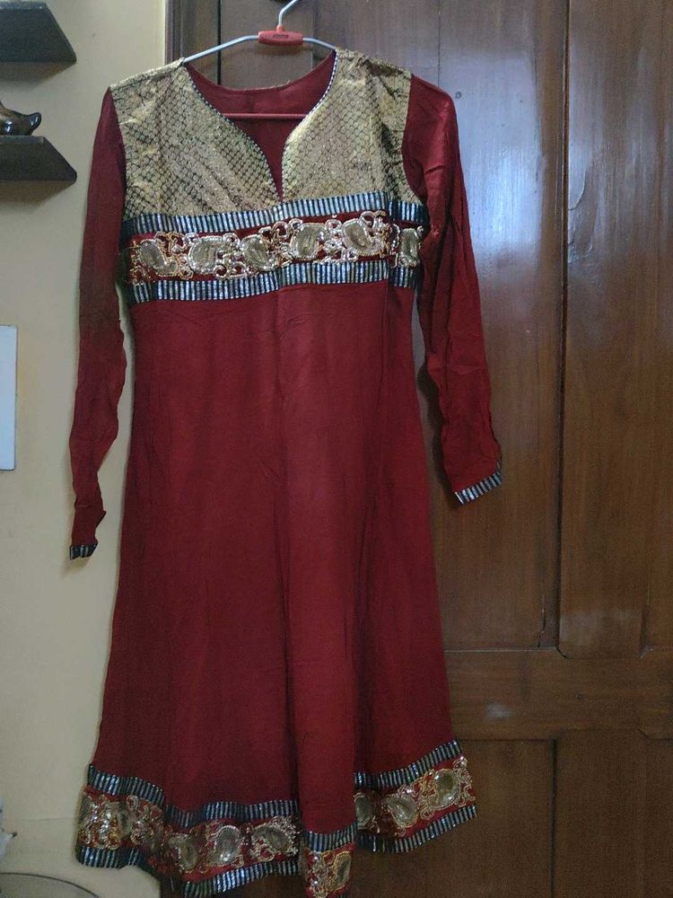 Elegant Maroon Kurta with Gold Embellishments