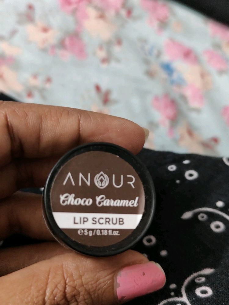 Anour Lip Scrub