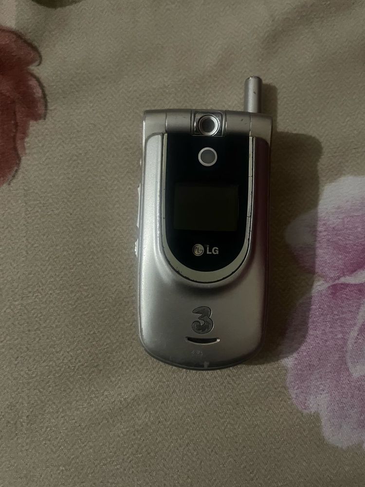 Vintage LG U8110 Flip Phone