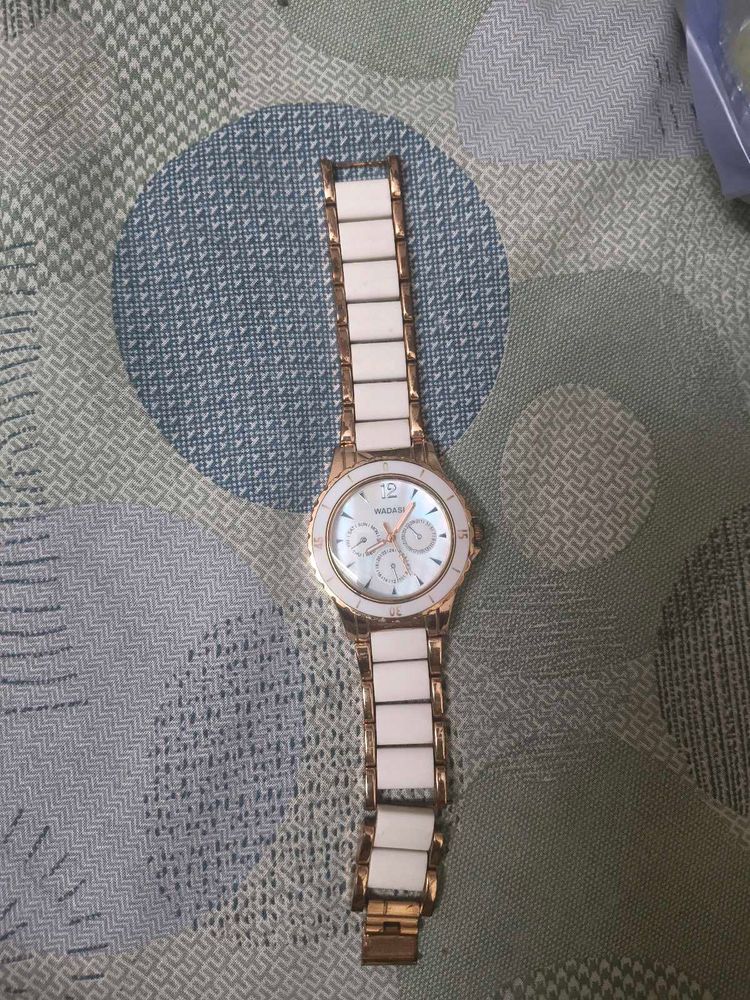 Elegant Rose Gold &amp; White Ceramic Watch
