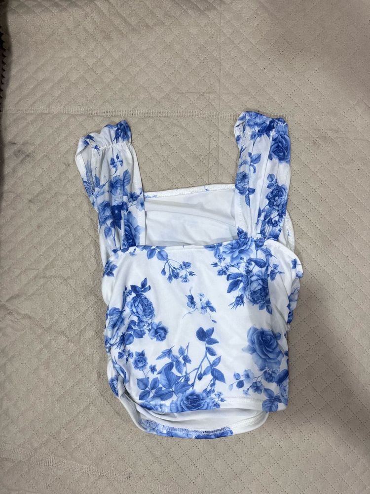 Blue floral print crop top