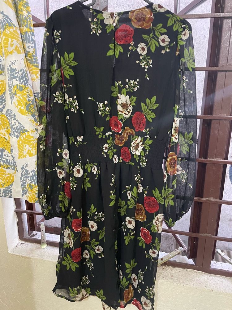 Chic Floral Print Black Dress