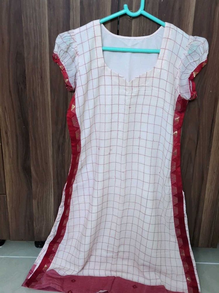 Elegant White &amp; Red Checked Kurta