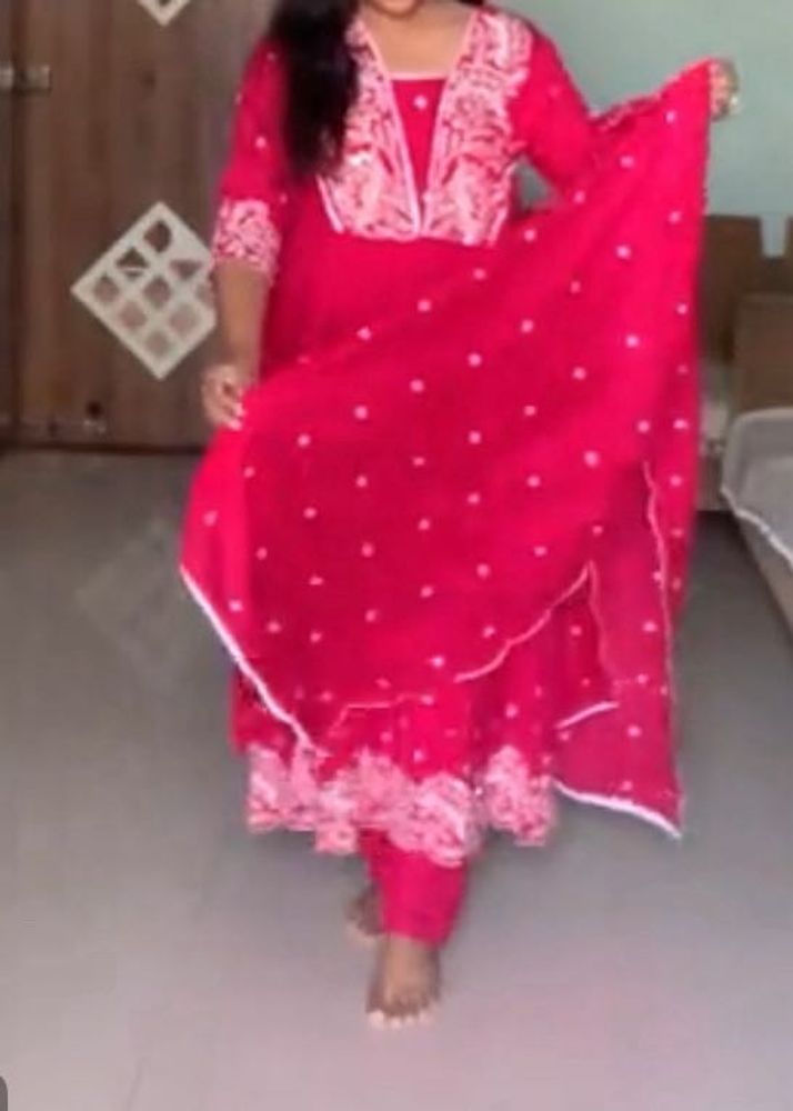 Beautiful Pink Embroidered Kurta Set