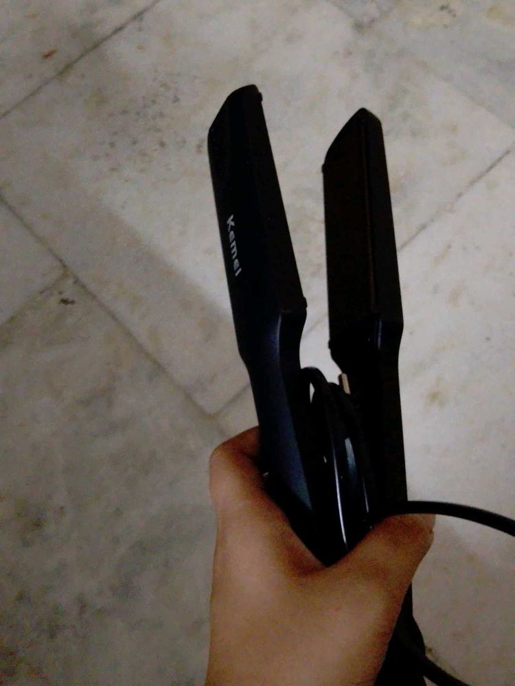 Kemei Hair Straightener
