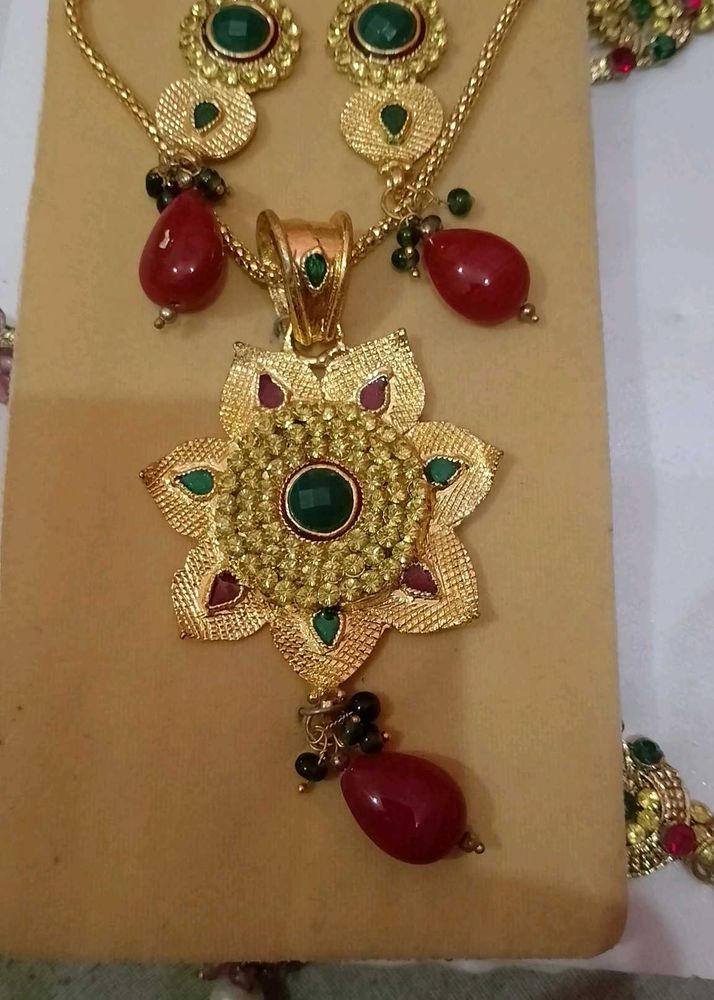 Red &amp; Gold Jewelry Set