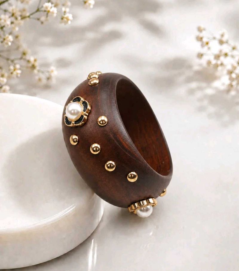 Elegant Wooden Pearl Bracelet