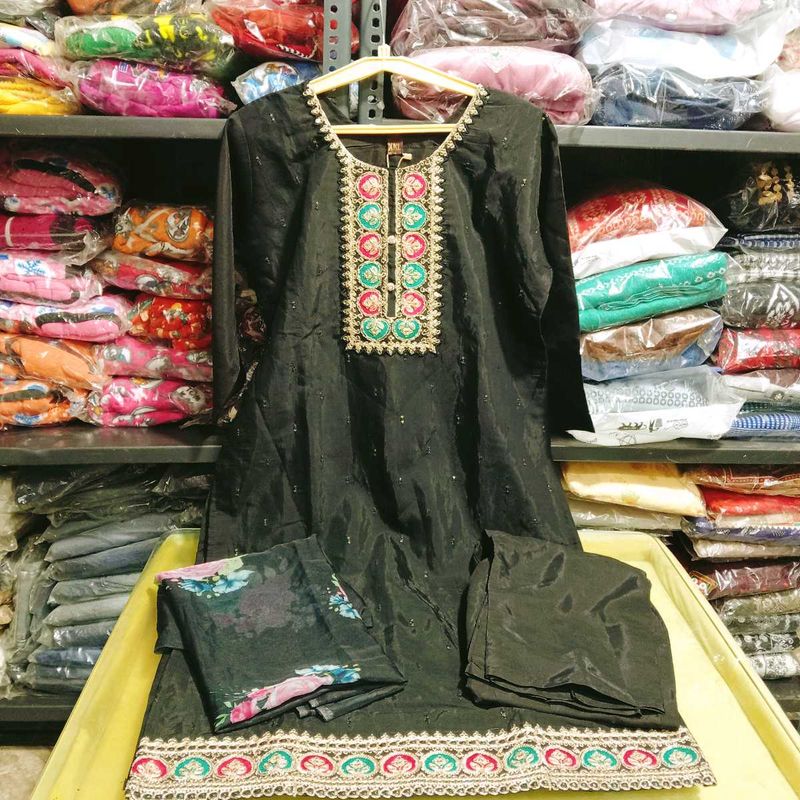 Heavy Embroidery Work Kurti Set