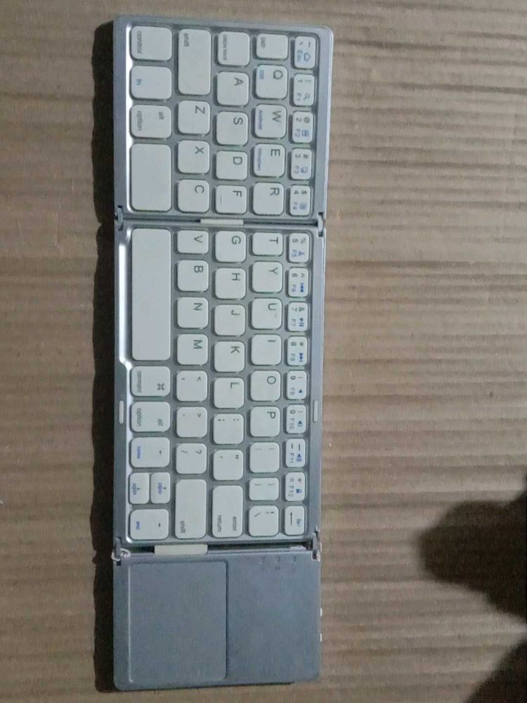 Mylan all in one Bluetooth foldeble keyboard