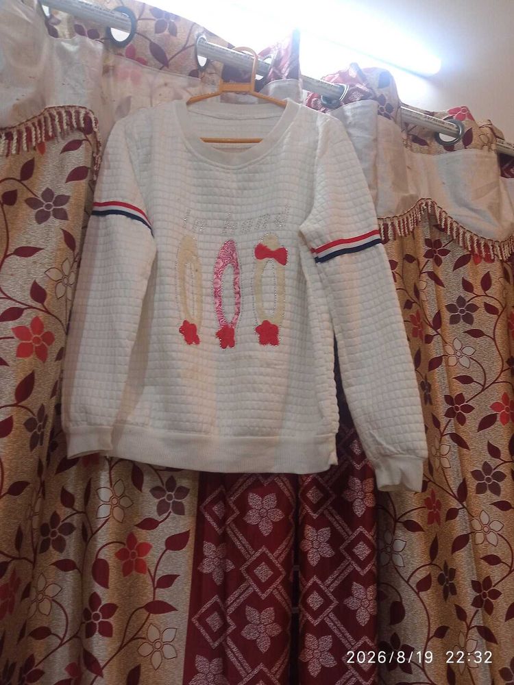 Cute White Quilted Sweatshirt