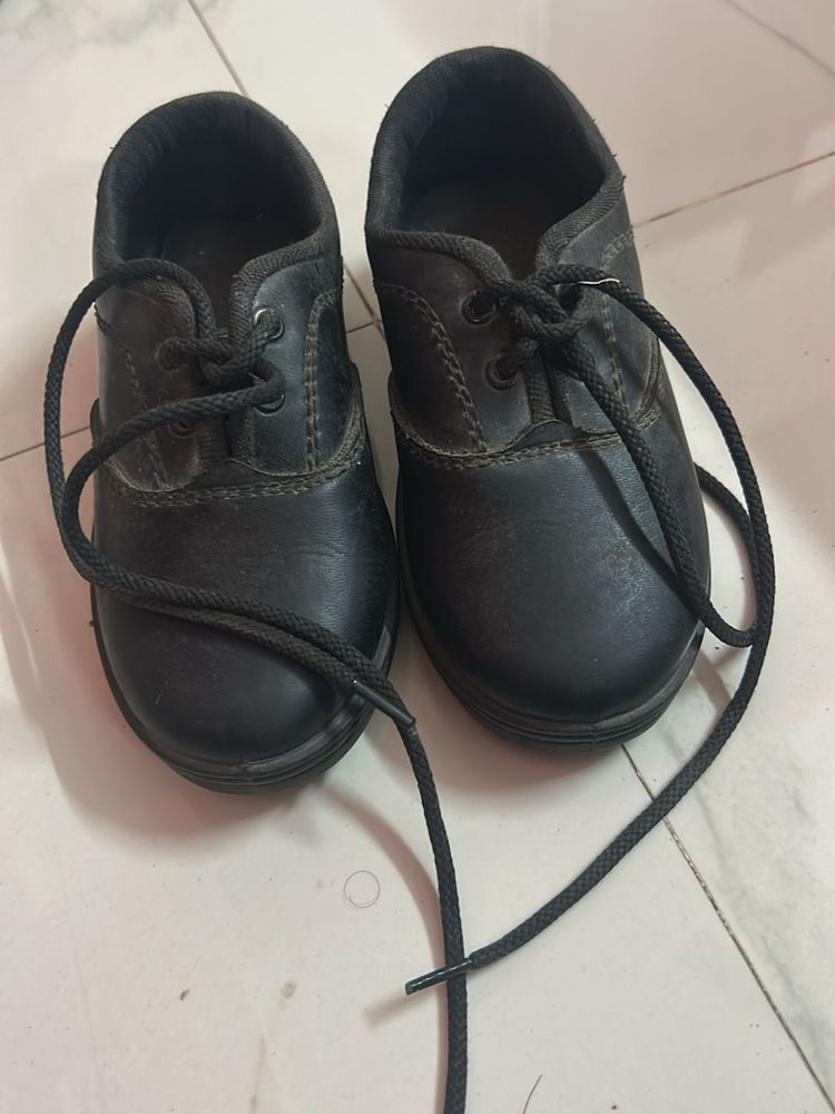 Classic Black Leather Lace-Up Shoes