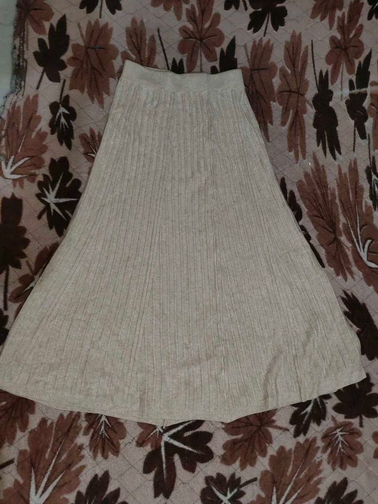 Elegant Off White Skirt For Winters