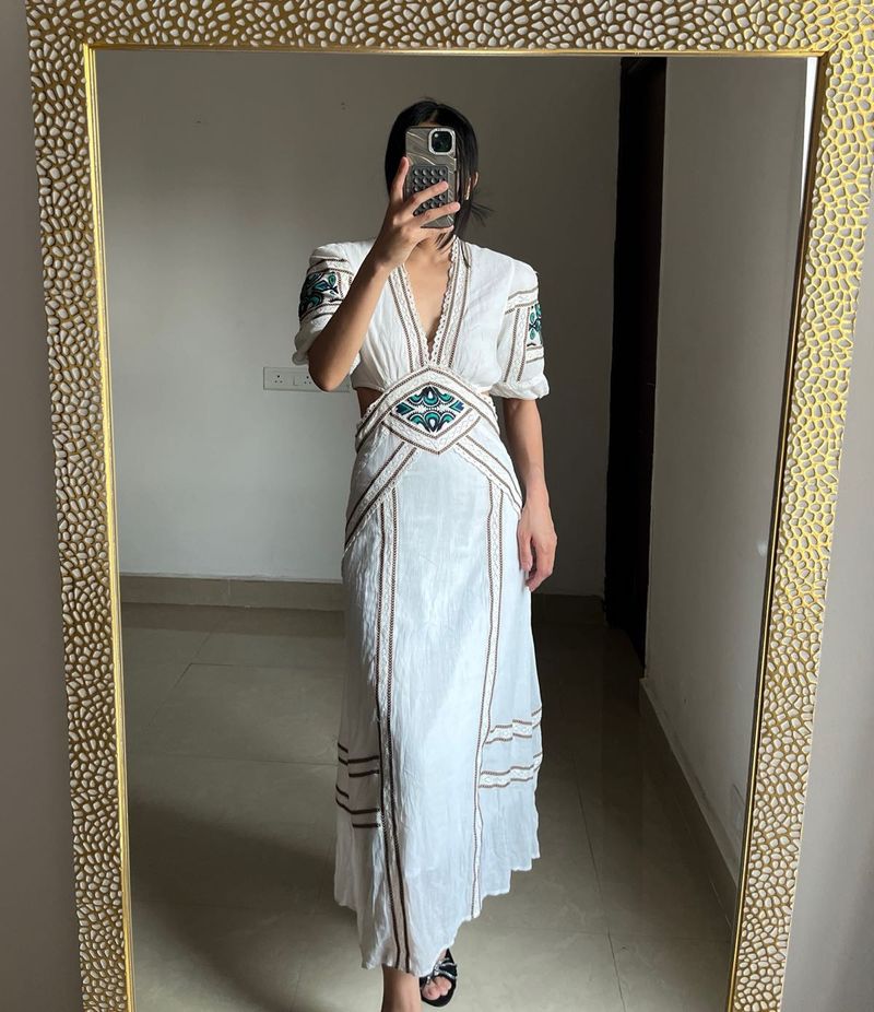 Intricate Embroidered Cut-Out Midi Dress🤍