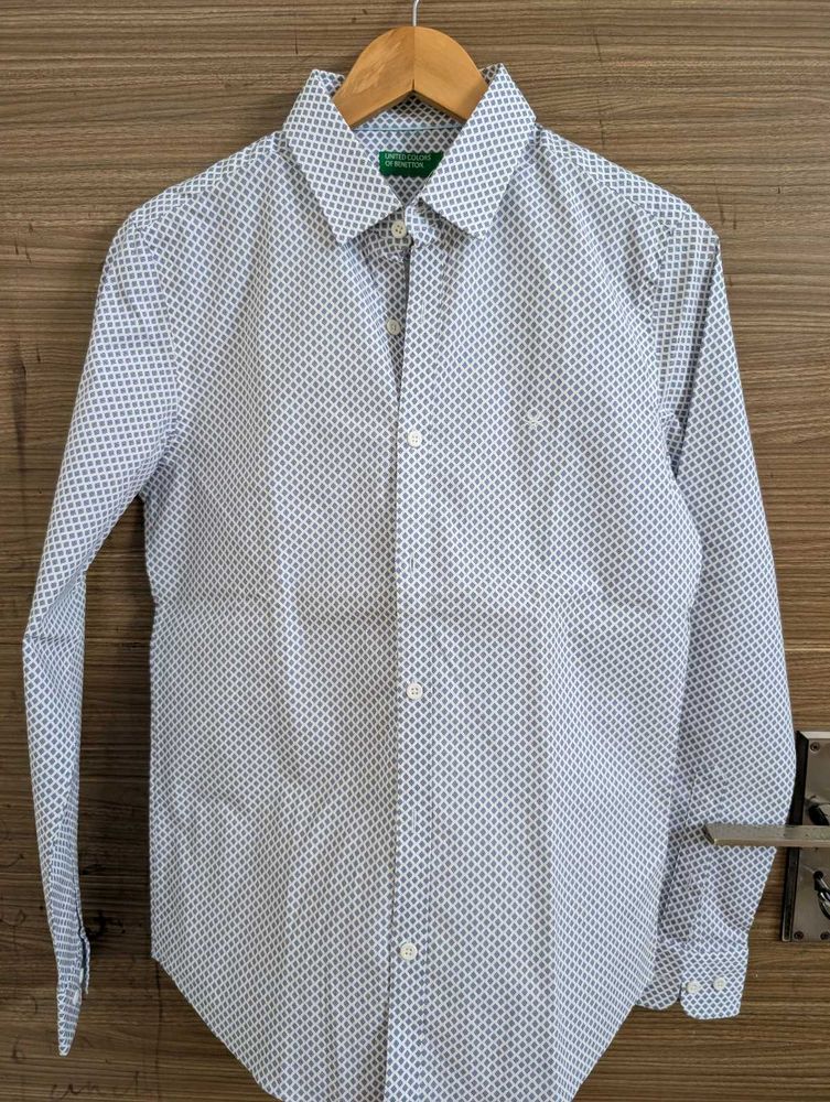 Men's Patterned Button-Up Shirt
