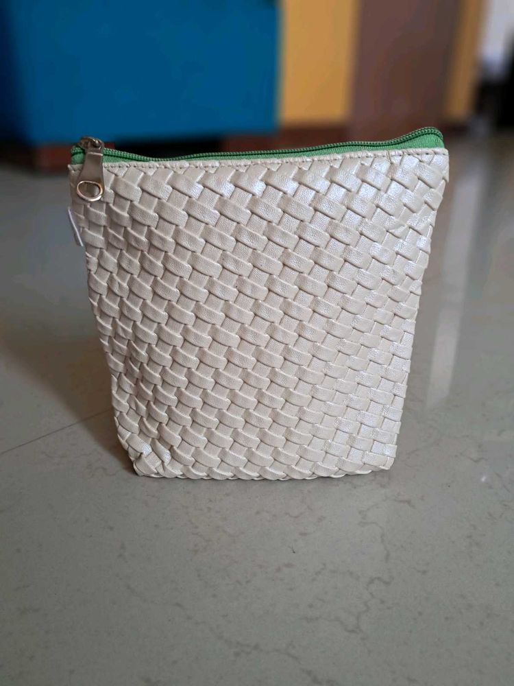 Woven look Pouch