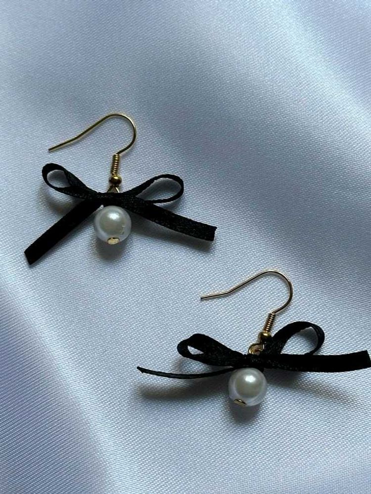 Cute Black Bow Pearl Earrings✨