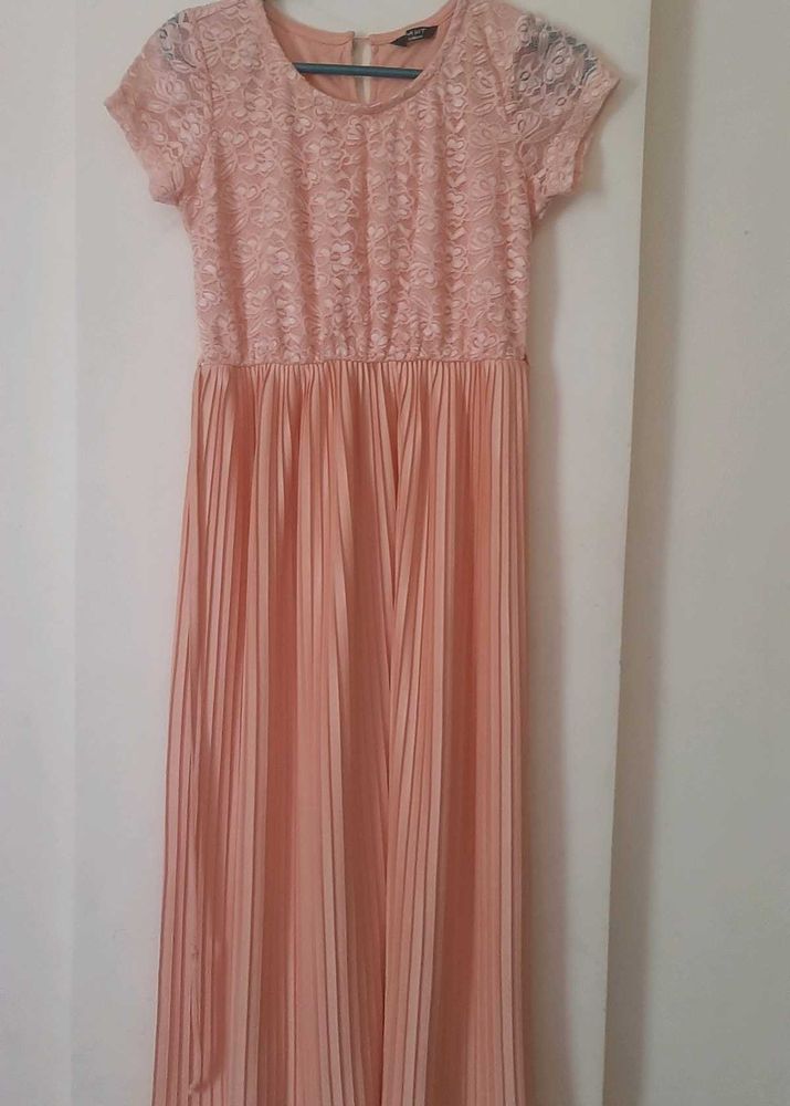 Elegant Lace &amp; Pleated Maxi Dress