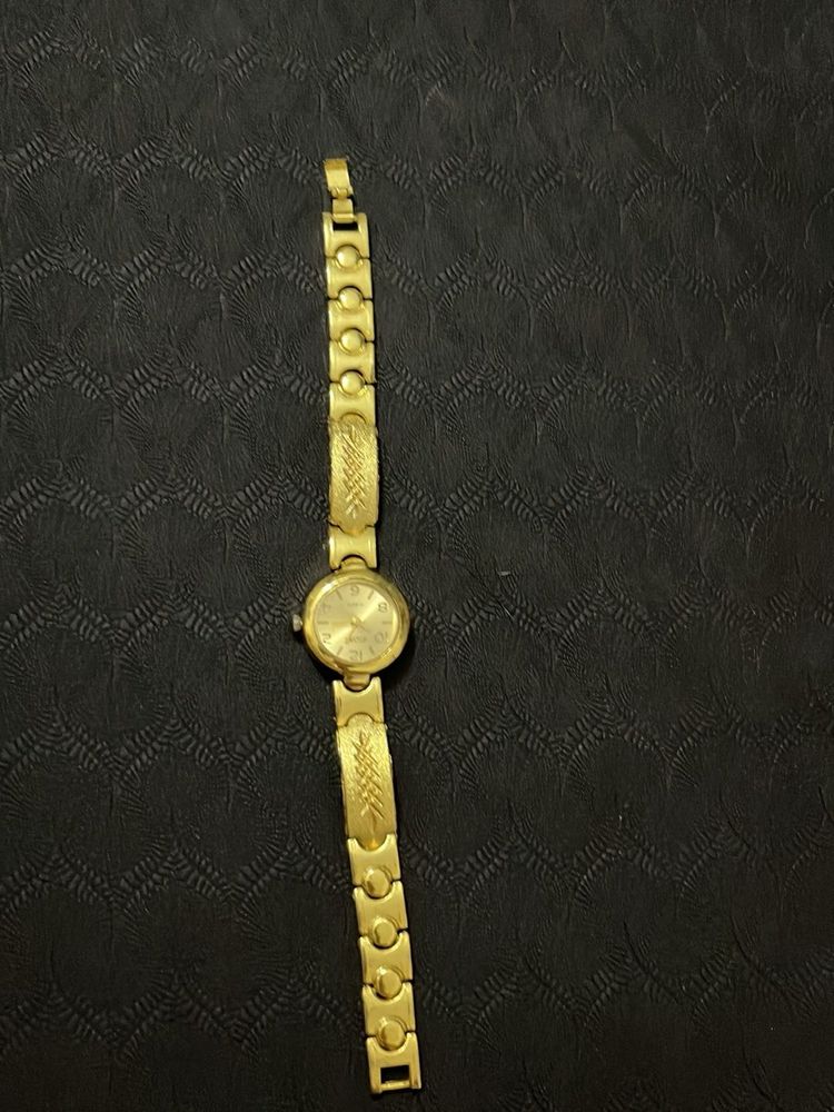 Vintage Gold Tone Bracelet Watch