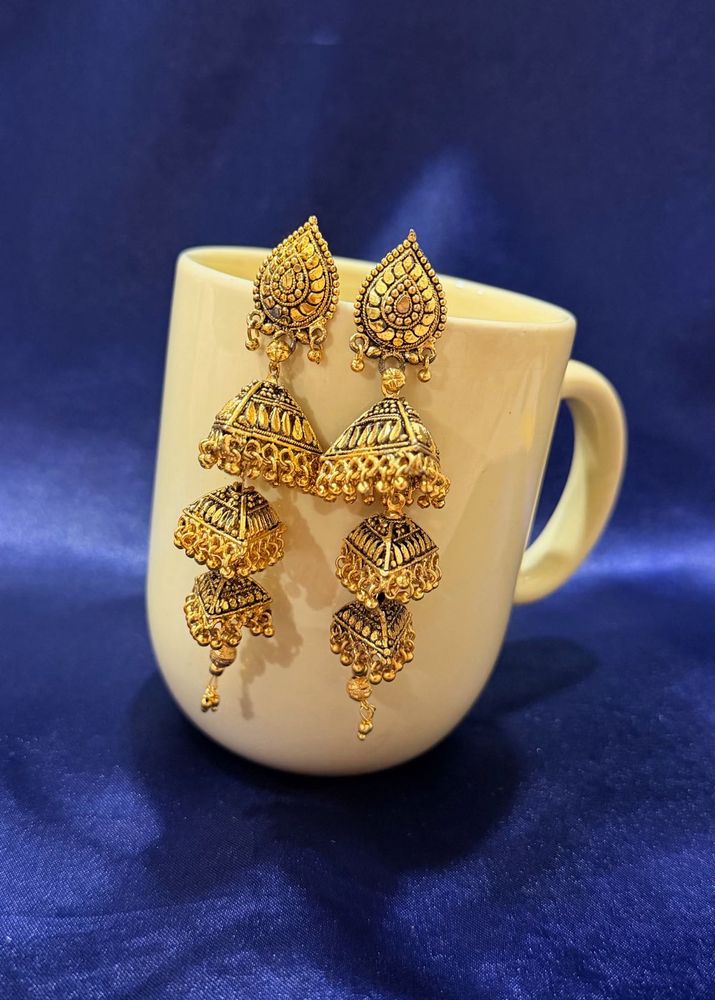 Elegant Gold Jhumki for this Navratri